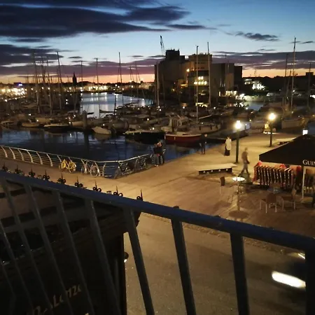 Sur Le Port *