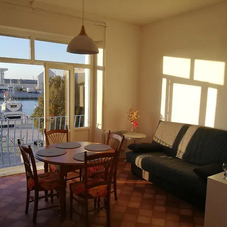 Sur Le Port Les Sables-dʼOlonne