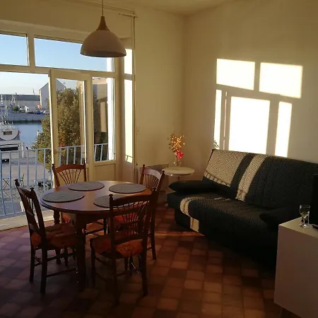 Sur Le Port Apartament *