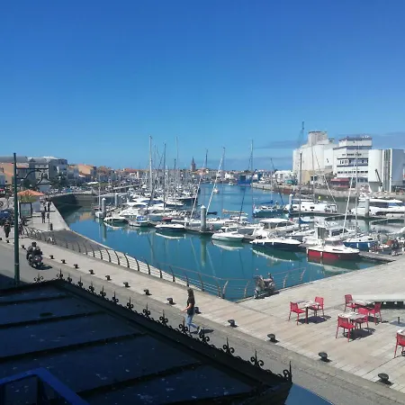 Sur Le Port *