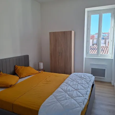 Sur Le Port *