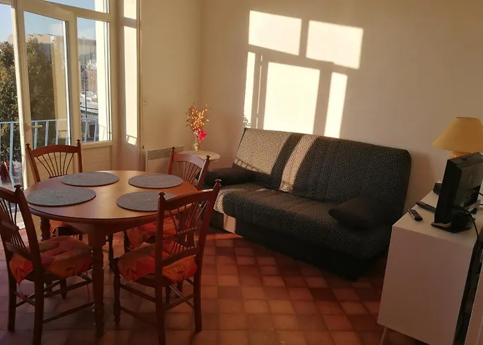 Sur Le Port Les Sables-dʼOlonne