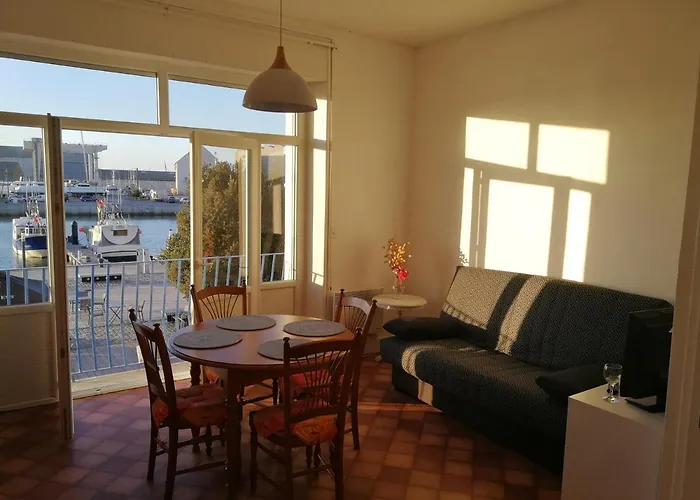 Sur Le Port Les Sables-dʼOlonne